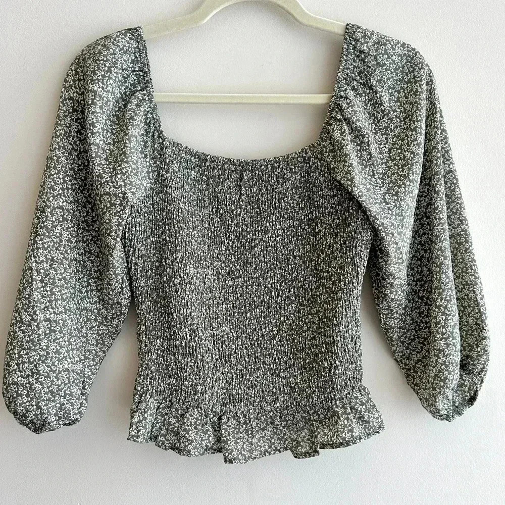 Paper Crane Smocked Floral Blouse, Puff Sleeve Green Fall Top, Size Medium